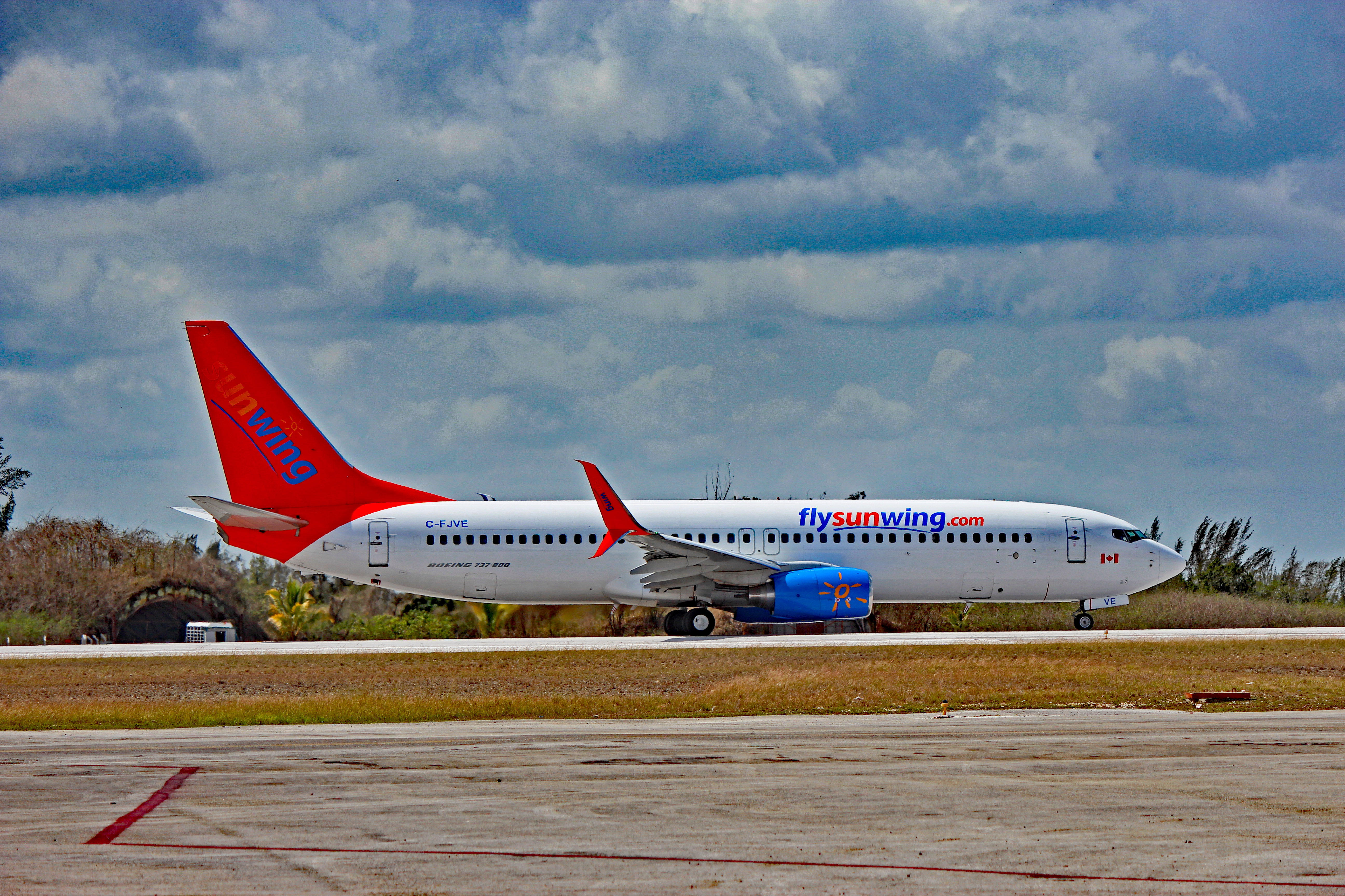 c-fjve sunwing boeing 737-800