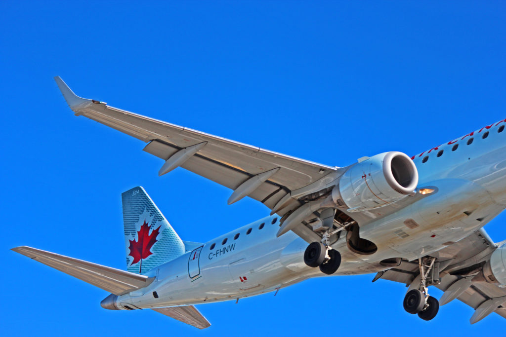 C Fhnw Air Canada Embraer Erj Ar Landing At Toronto Pearson