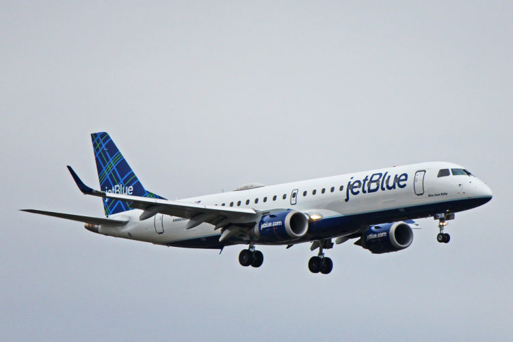 N318JB: JetBlue Embraer E190 (At Buffalo Niagara International Airport)