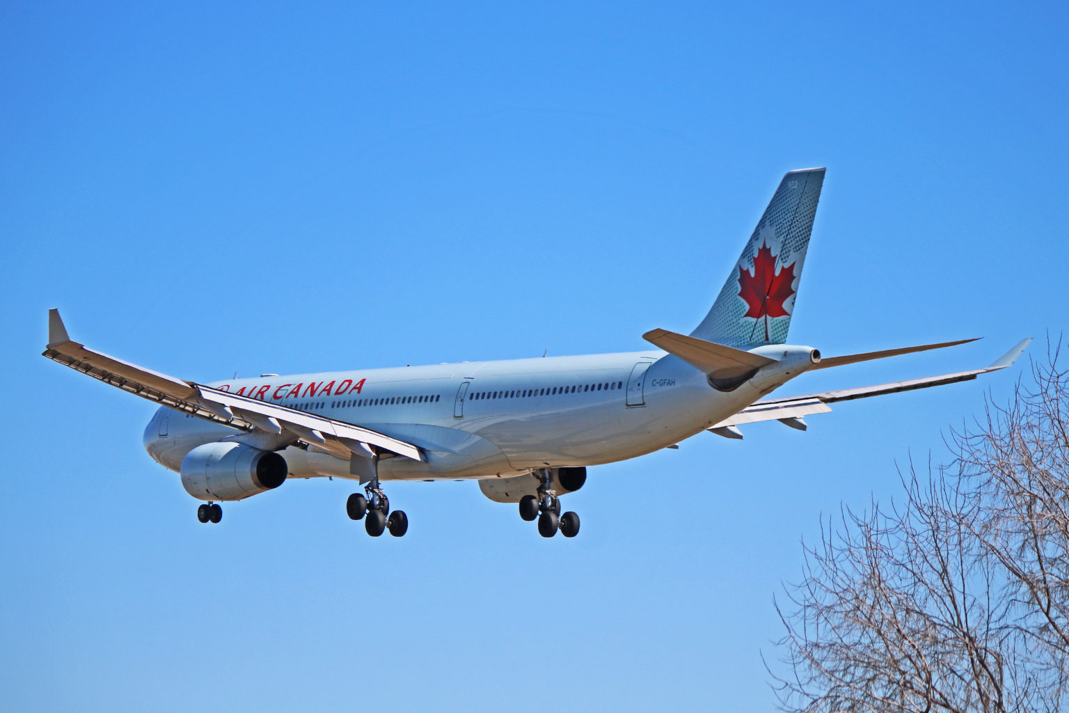 C GFAH Air Canada Airbus A330 300 Troublesome 2015