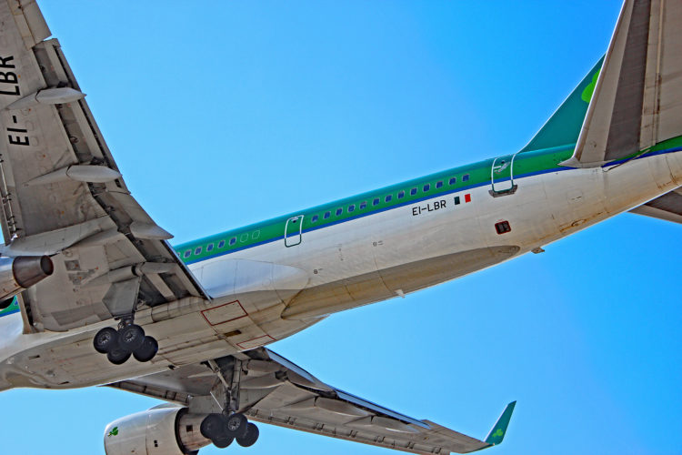 Ei Lbr Aer Lingus Boeing 757 200 Landing At Toronto Pearson Yyz 0404