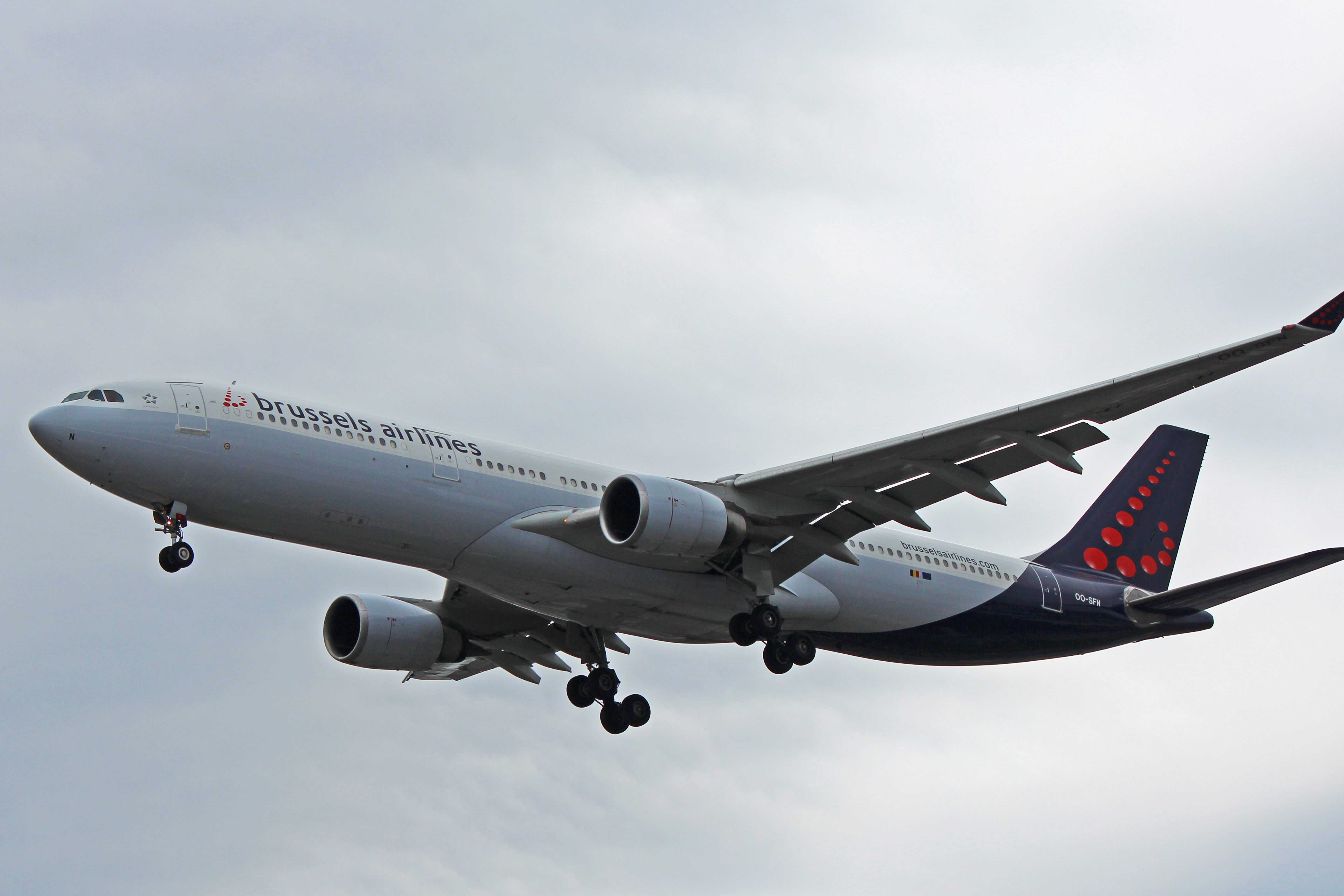 oo-sfn brussels airlines airbus a330-300 toronto yyz