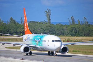 c-gtvg sunwing airlines boeing 737-800 holguin cuba hog