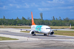 c-gtvg sunwing airlines boeing 737-800 holguin cuba hog