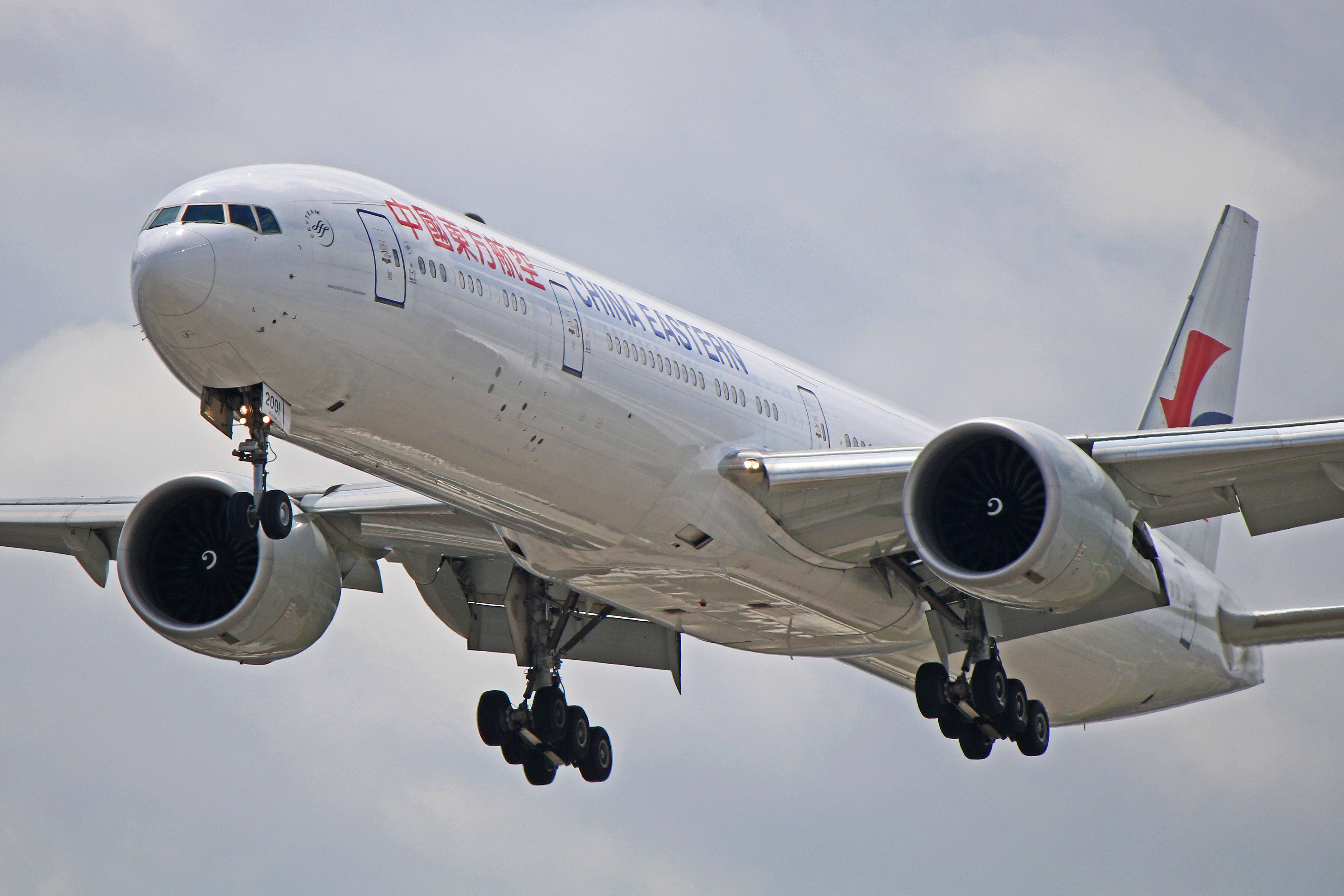 b-2001 china eastern airlines boeing 777-300er b77w toronto pearson yyz
