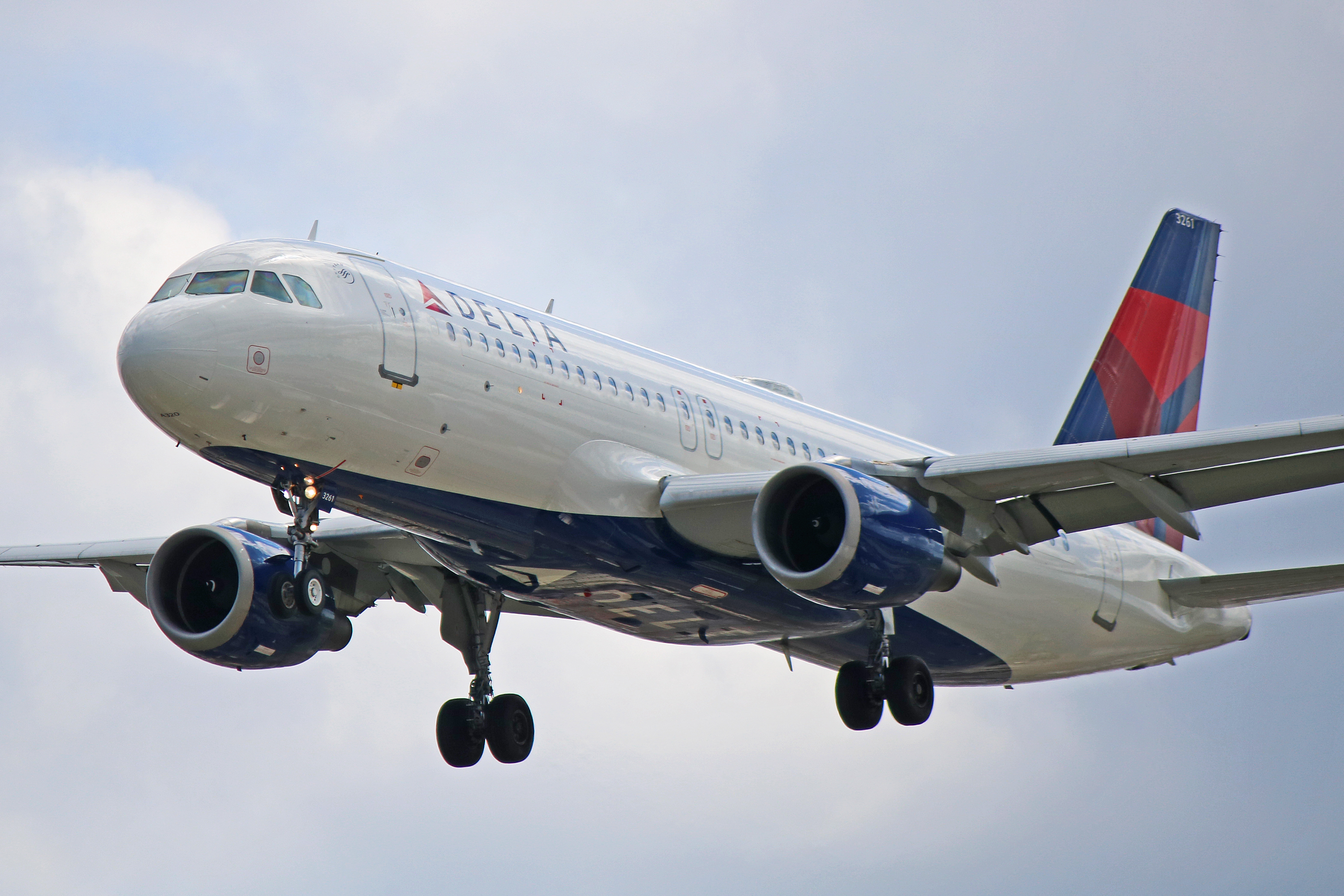 n361nw delta air lines airbus a320-200 toronto pearson yyz northwest