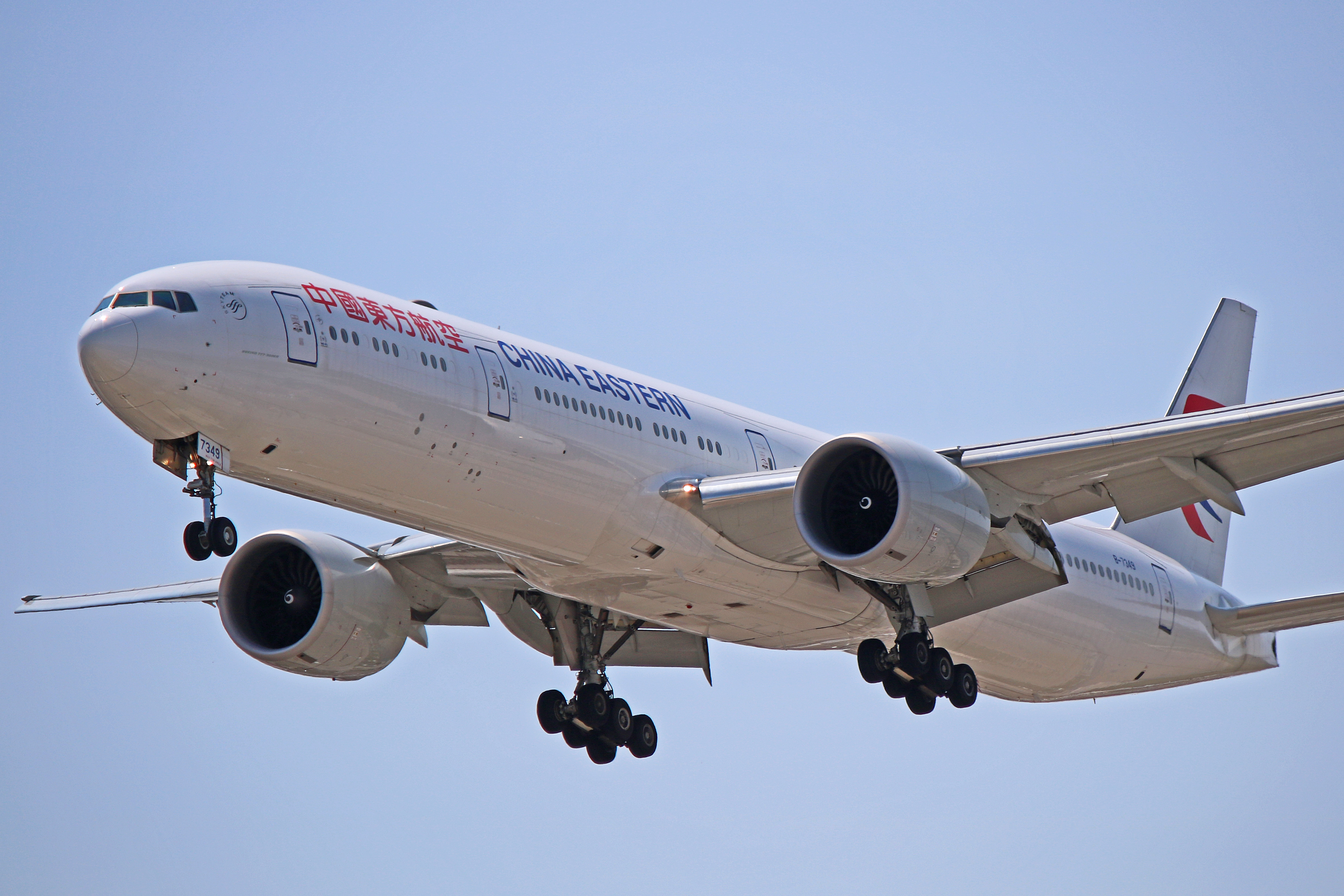 b-7349 china eastern airlines boeing 777-300er b77w toronto pearson yyz