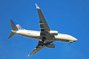 n13716 united airlines boeing 737-700 toronto pearson yyz
