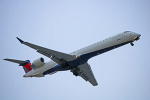 n311pq delta connection endeavor air bombardier crj-900lr toronto pearson yyz