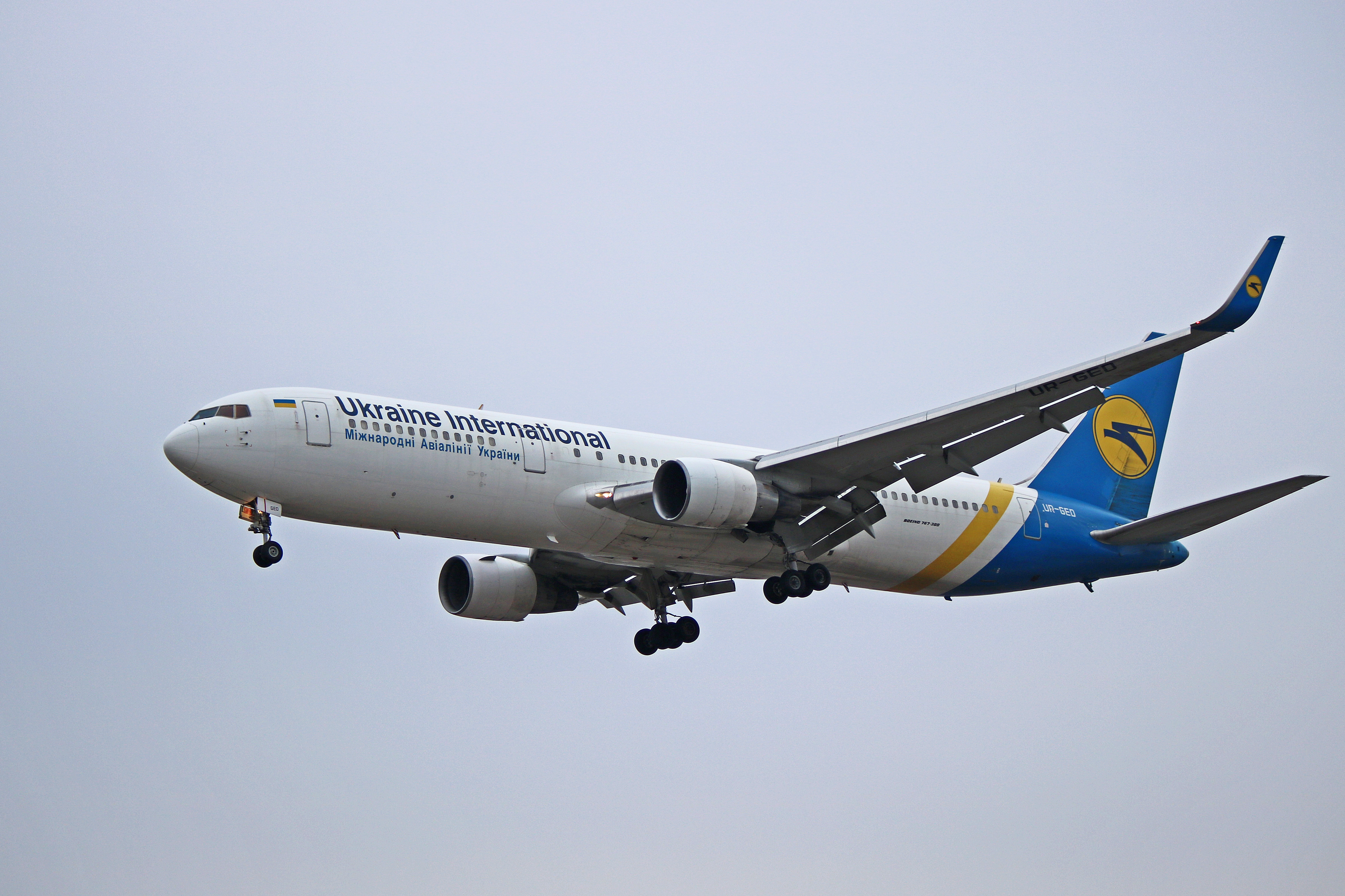 ur-ged ukraine international airlines (uia) boeing 767-300er (b763) toronto pearson yyz
