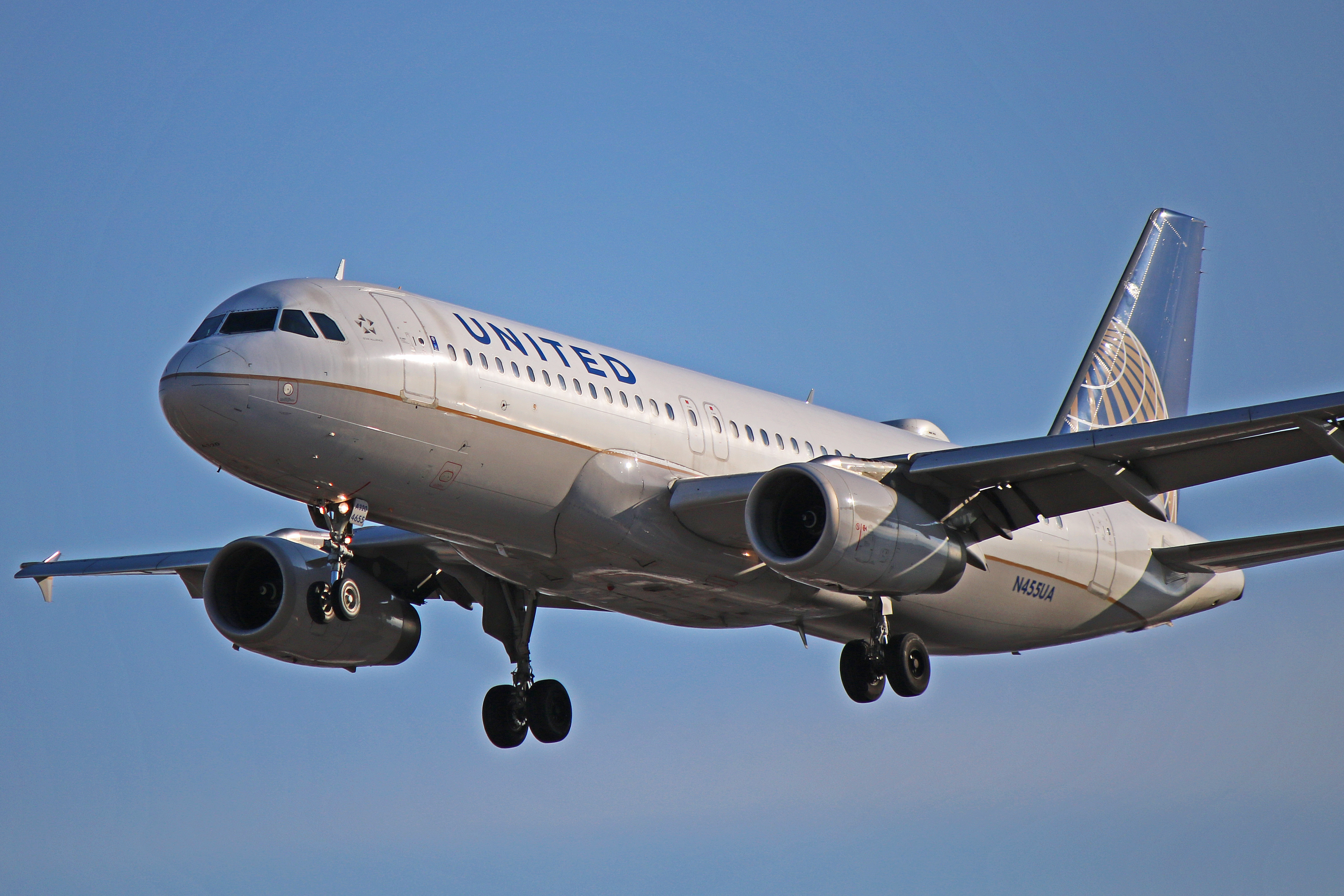 n455ua united airlines airbus a320-200 toronto pearson yyz
