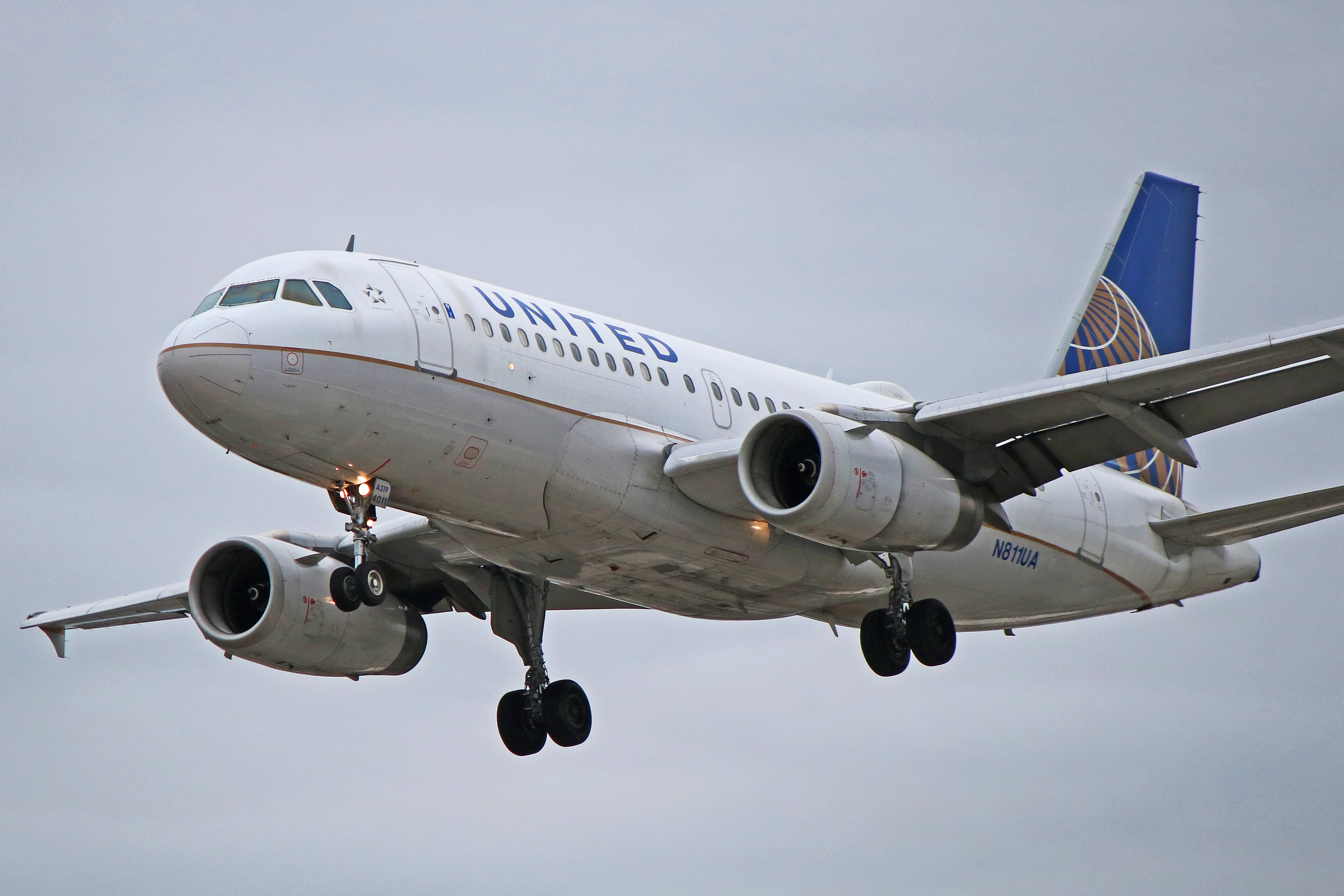 n811ua united airlines airbus a319-100 toronto pearson yyz
