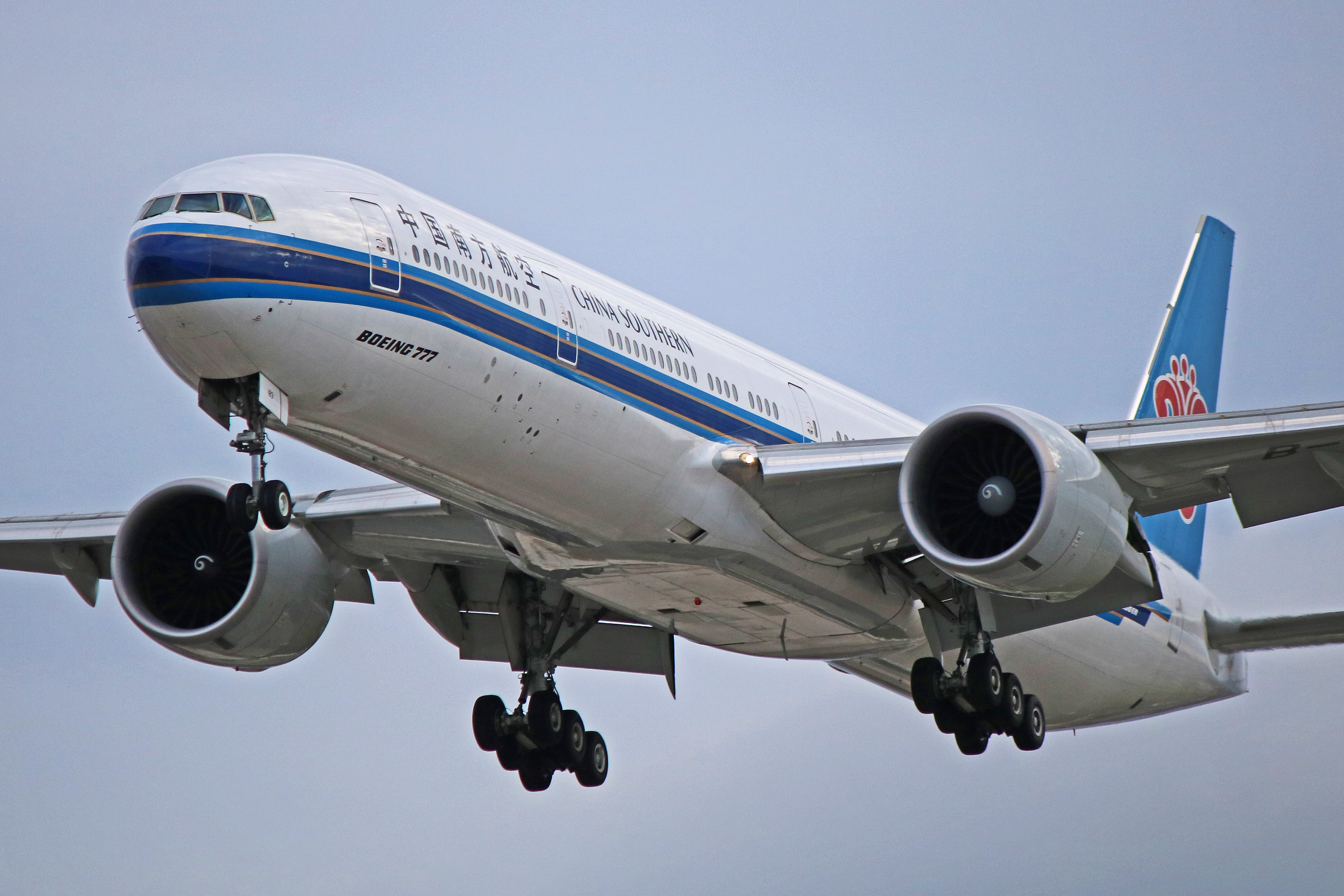 b-7183 china southern airlines boeing 777-300er
