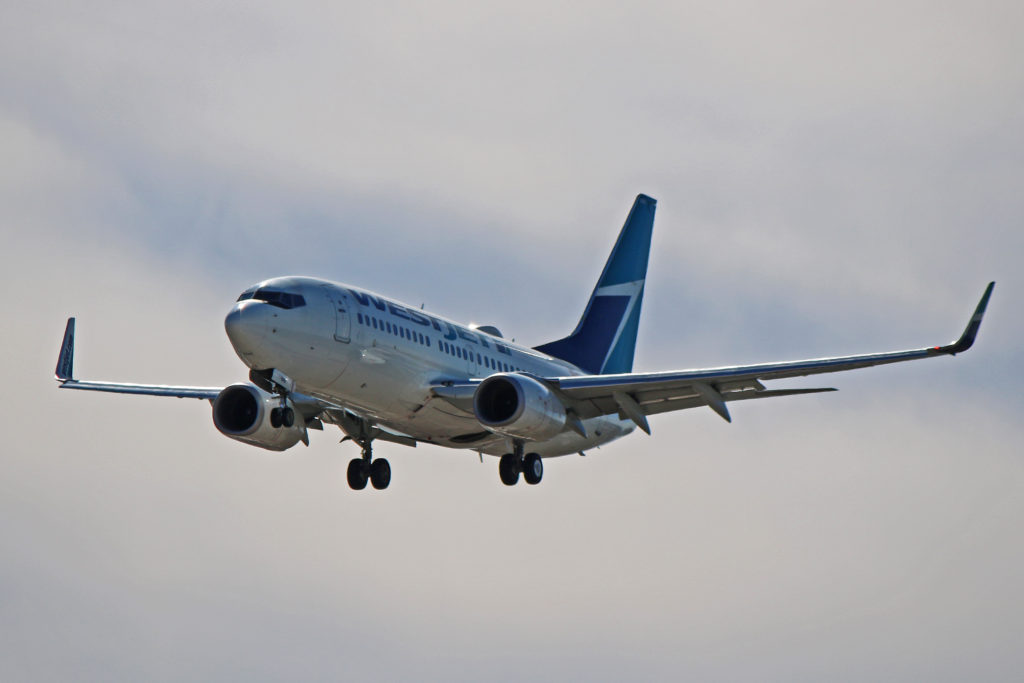 c-glws westjet airlines boeing 737-700