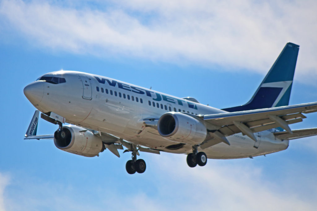 c-glws westjet airlines boeing 737-700