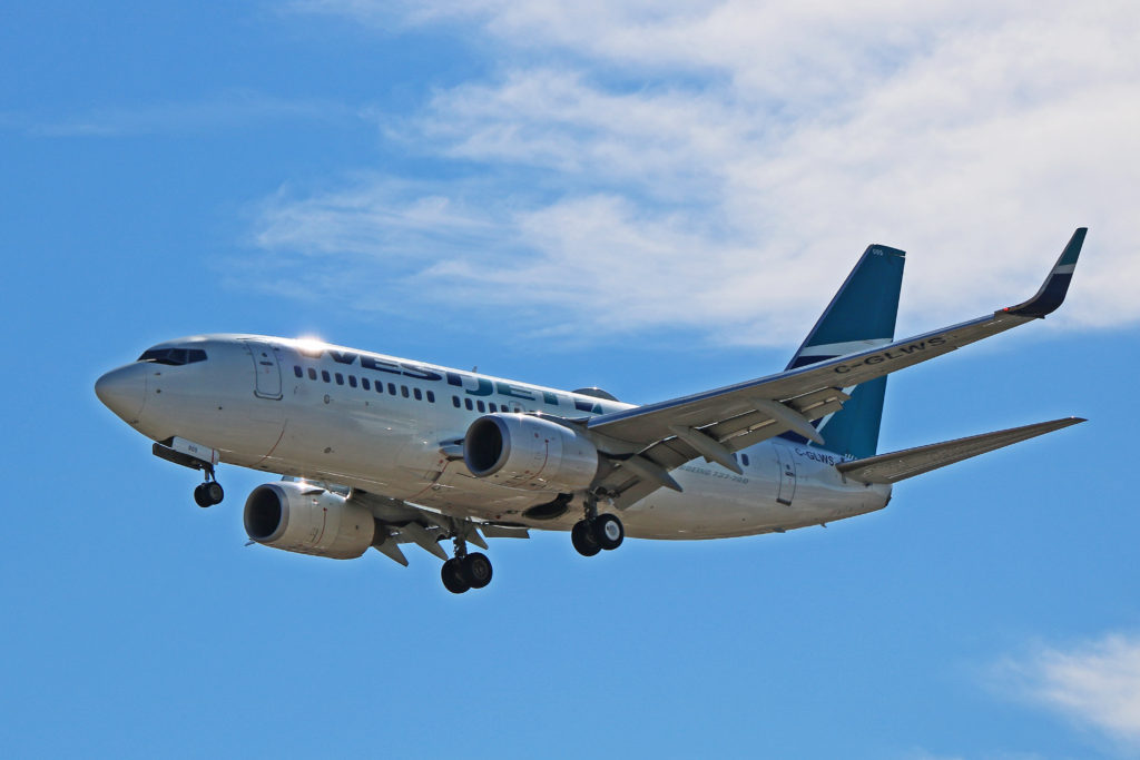 c-glws westjet airlines boeing 737-700