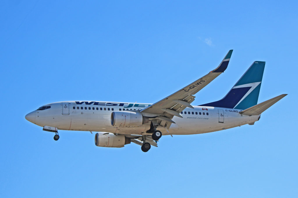 c-glws westjet airlines boeing 737-700