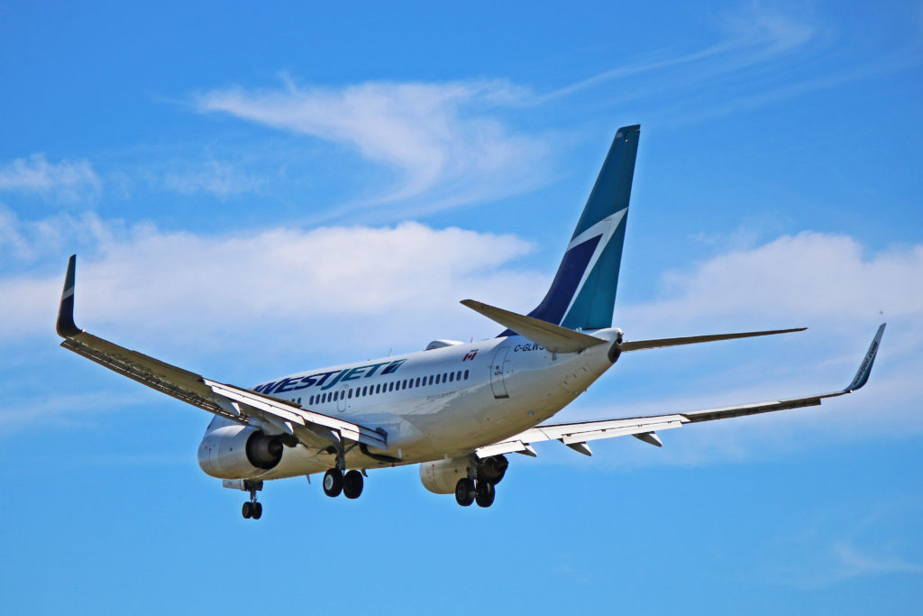 c-glws westjet airlines boeing 737-700