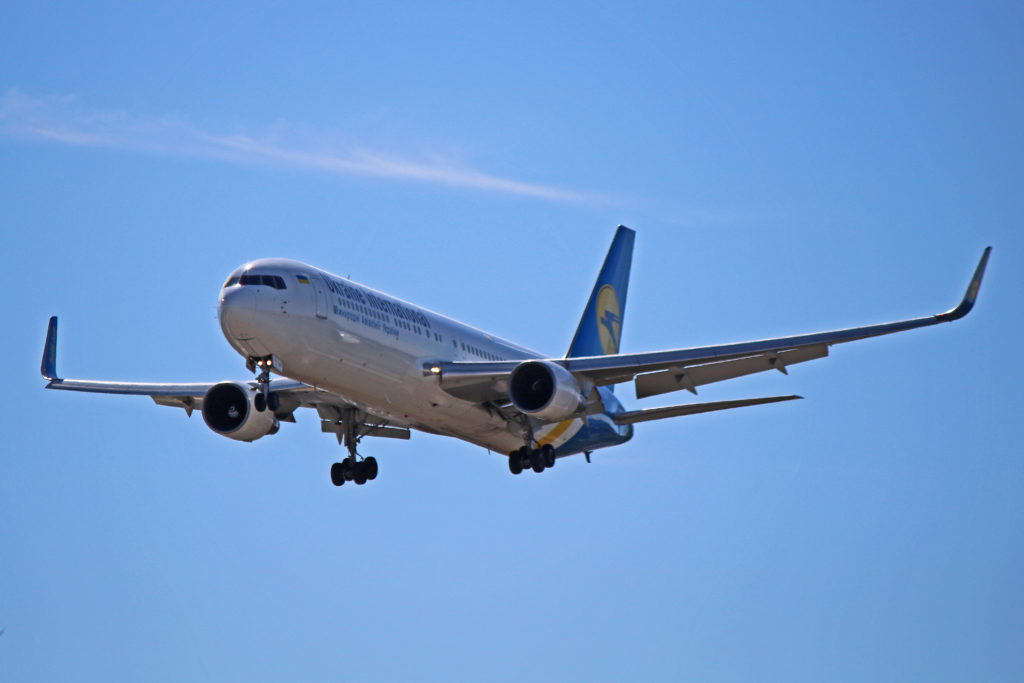 ur-gea ukraine international airlines boeing 767-300er