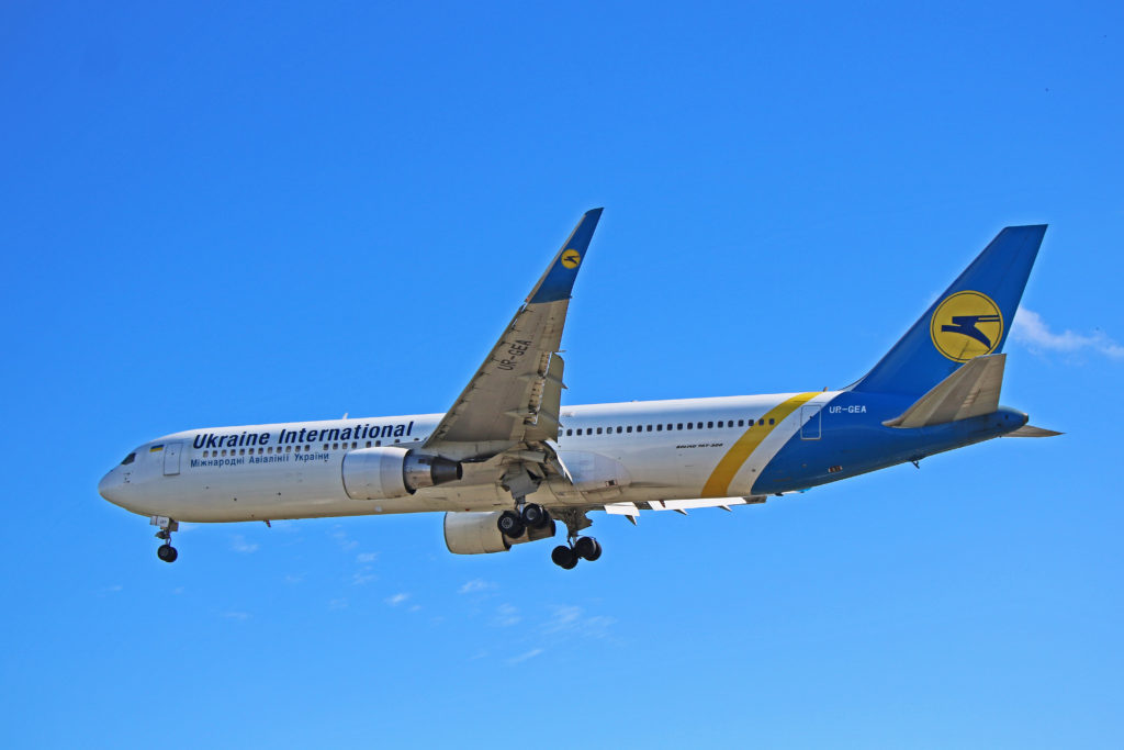 ur-gea ukraine international airlines boeing 767-300er