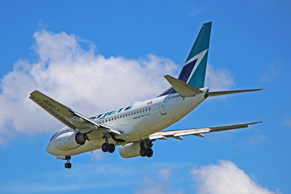 c-gwsb westjet airlines boeing 737-600