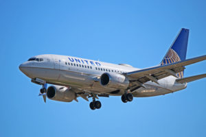 n14735 united airlines boeing 737-700