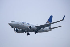 n15751 united airlines boeing 737-700