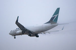c-fkiw westjet airlines boeing 737-700