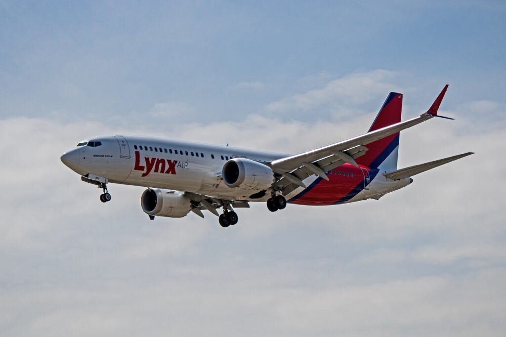 c-fulh lynx air boeing 737 max 8