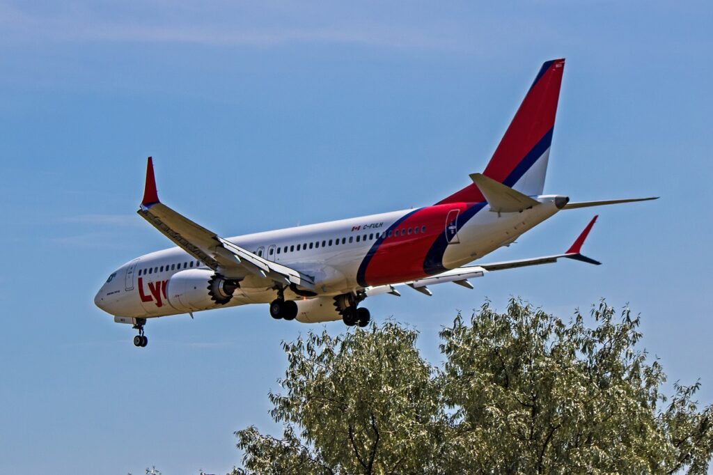 c-fulh lynx air boeing 737 max 8