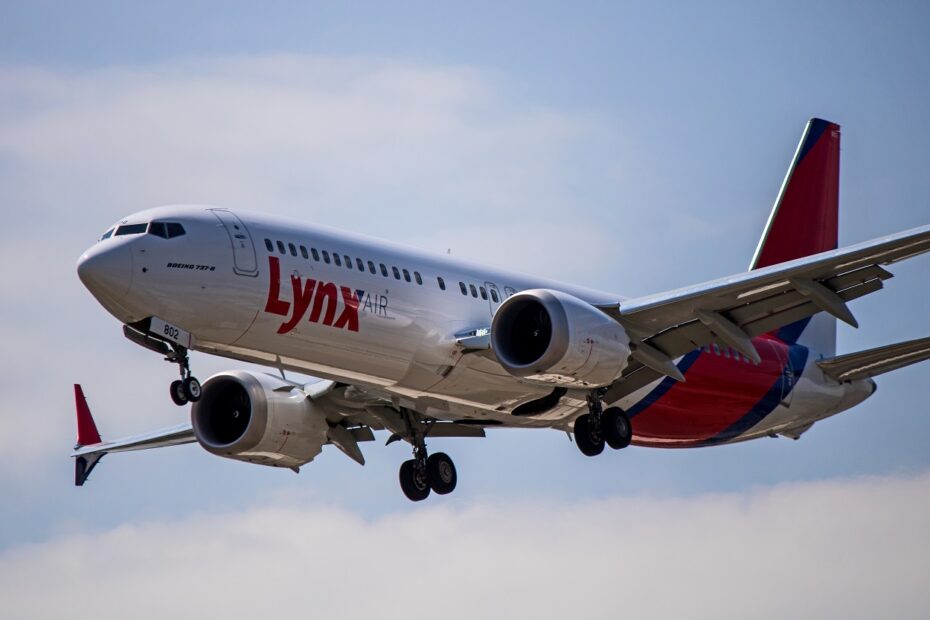 c-fuli lynx air boeing 737 max 8